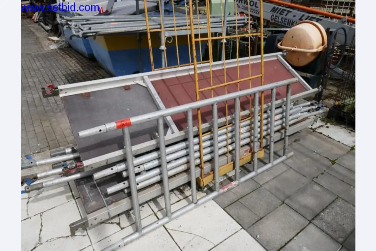 BGA, zásoby, montážní materiál a vozidla z divize střešních krytin.-5