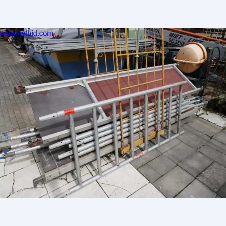 BGA, zásoby, montážní materiál a vozidla z divize střešních krytin.-5