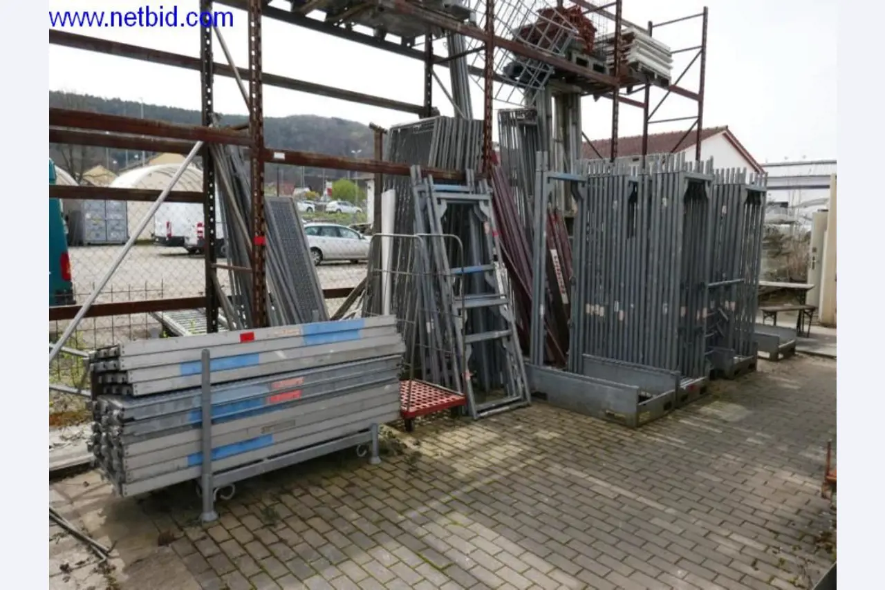 BGA, zásoby, montážní materiál a vozidla z divize střešních krytin.-6