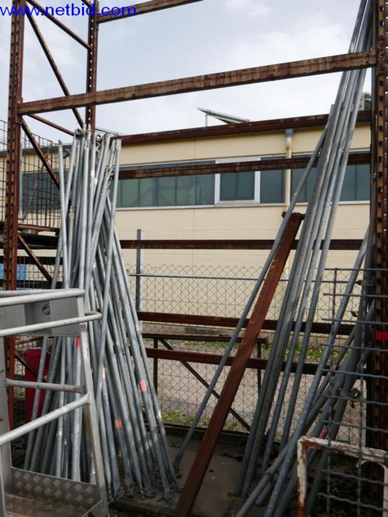 BGA, zapasy, materiały montażowe i pojazdy z działu pokryć dachowych-7