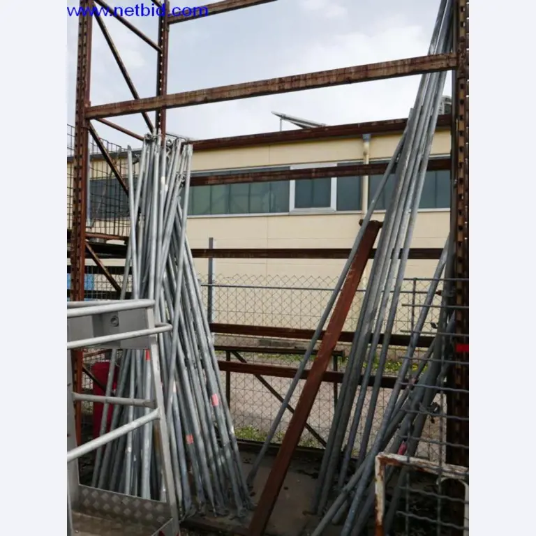 BGA, zásoby, montážní materiál a vozidla z divize střešních krytin.-7