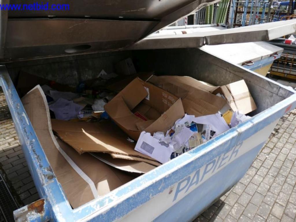 BGA, zaloge, montažni material in vozila iz oddelka za strešne kritine.-1