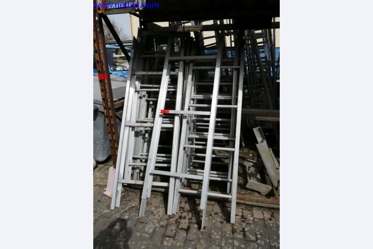 BGA, zásoby, montážní materiál a vozidla z divize střešních krytin.-2