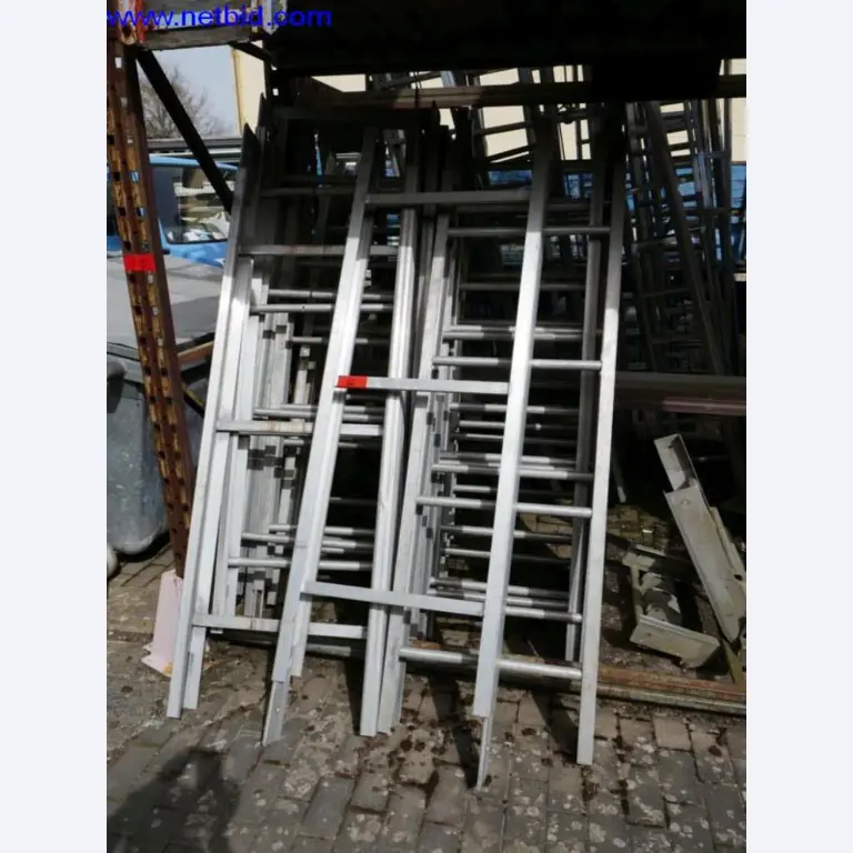 BGA, zásoby, montážní materiál a vozidla z divize střešních krytin.-2