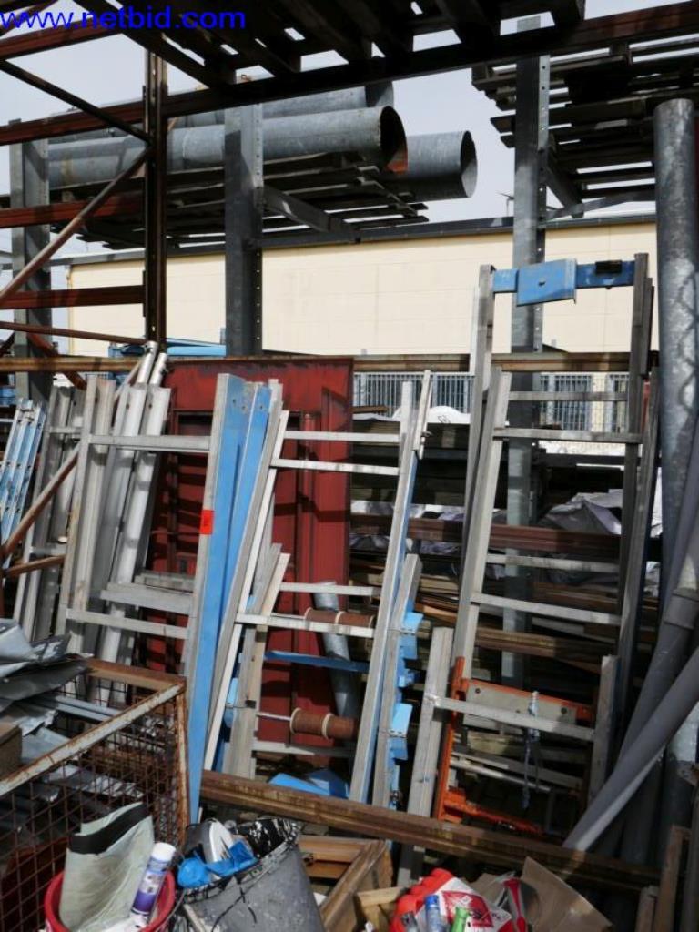 BGA, zapasy, materiały montażowe i pojazdy z działu pokryć dachowych-2