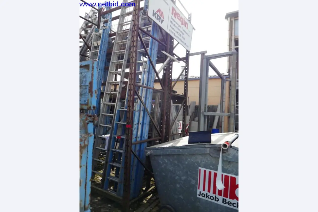 BGA, zásoby, montážní materiál a vozidla z divize střešních krytin.-2