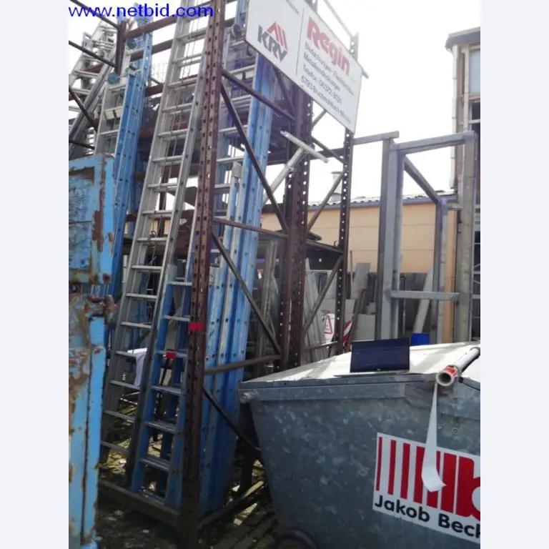 BGA, zásoby, montážní materiál a vozidla z divize střešních krytin.-2