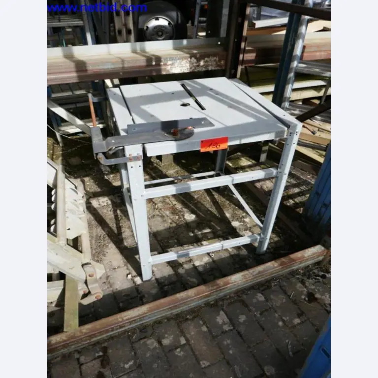 BGA, zaloge, montažni material in vozila iz oddelka za strešne kritine.-1