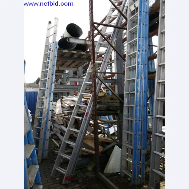 BGA, zaloge, montažni material in vozila iz oddelka za strešne kritine.-1