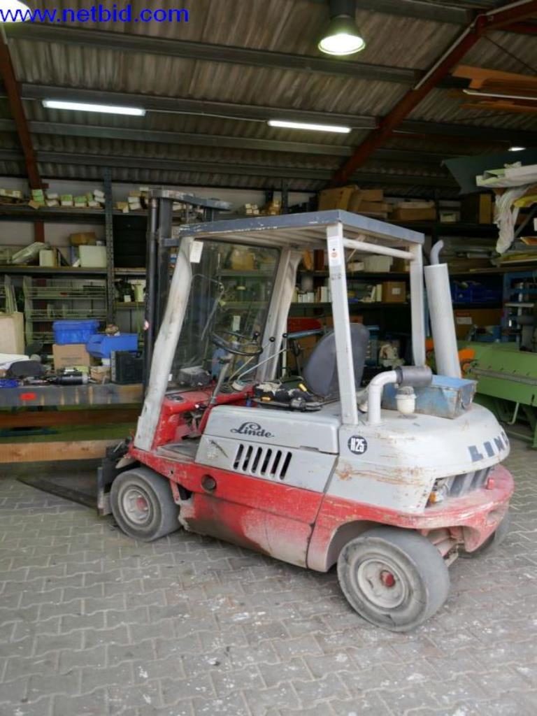 BGA, zapasy, materiały montażowe i pojazdy z działu pokryć dachowych-1