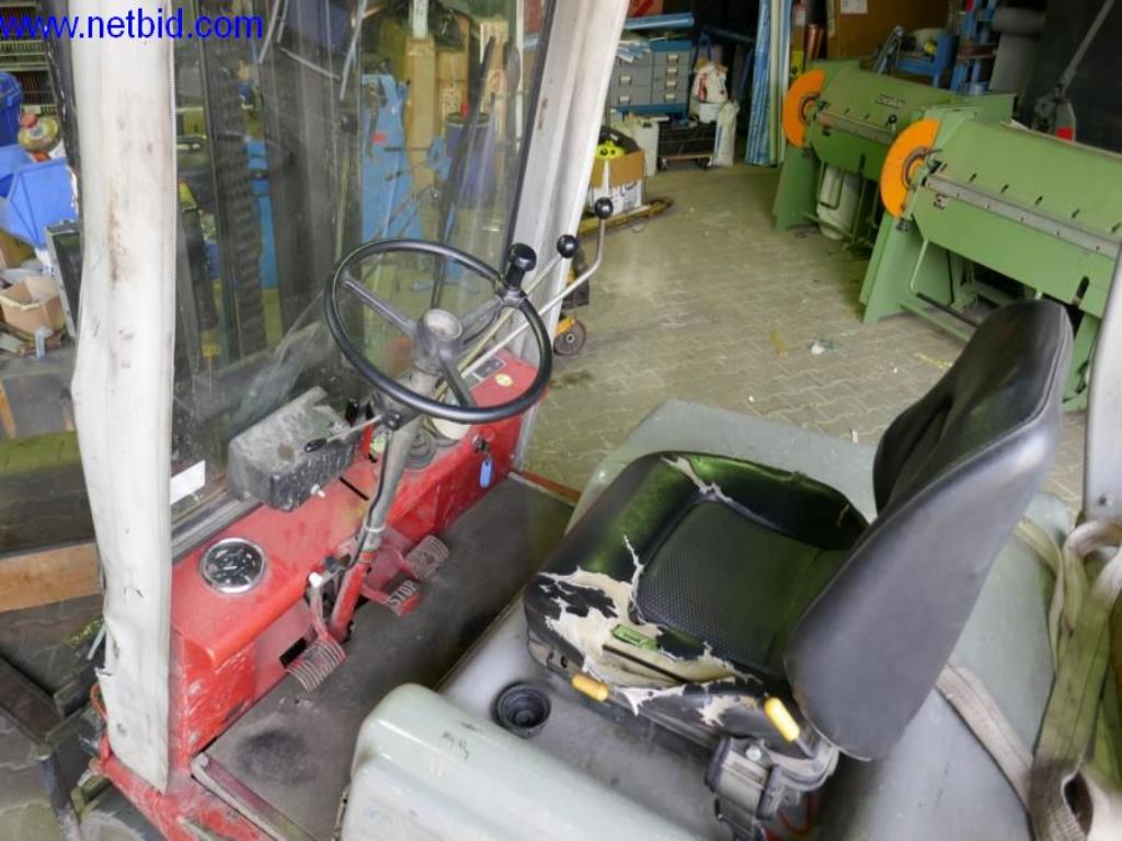 BGA, zapasy, materiały montażowe i pojazdy z działu pokryć dachowych-3