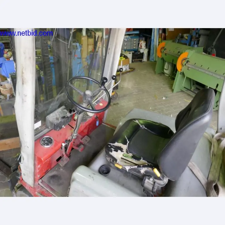 Operating and office equipment, inventories, assembly material and vehicles from the roofing sector-3