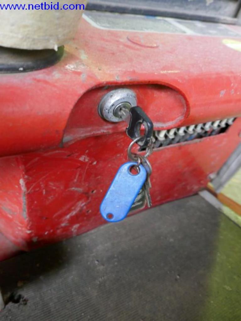 BGA, zapasy, materiały montażowe i pojazdy z działu pokryć dachowych-5