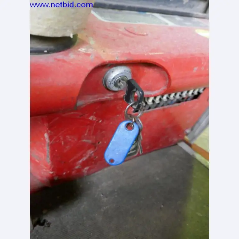 Operating and office equipment, inventories, assembly material and vehicles from the roofing sector-5