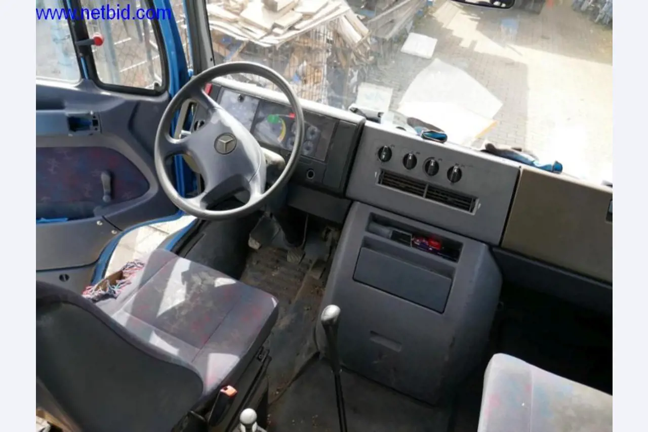 BGA, zaloge, montažni material in vozila iz oddelka za strešne kritine.-10