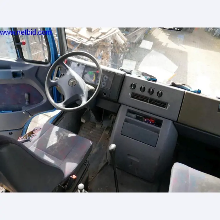 BGA, zaloge, montažni material in vozila iz oddelka za strešne kritine.-10