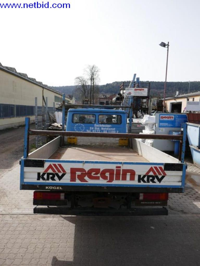 BGA, zaloge, montažni material in vozila iz oddelka za strešne kritine.-12