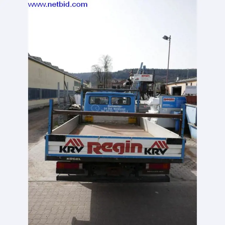 BGA, zaloge, montažni material in vozila iz oddelka za strešne kritine.-12