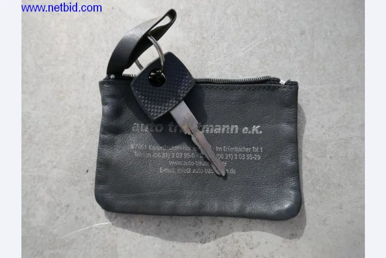 BGA, zaloge, montažni material in vozila iz oddelka za strešne kritine.-13