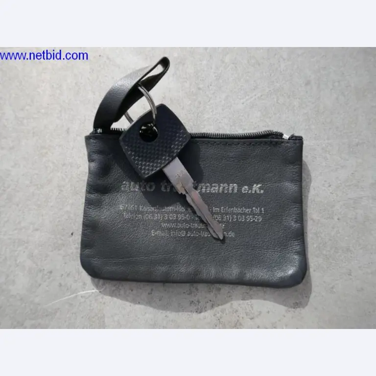 BGA, zaloge, montažni material in vozila iz oddelka za strešne kritine.-13