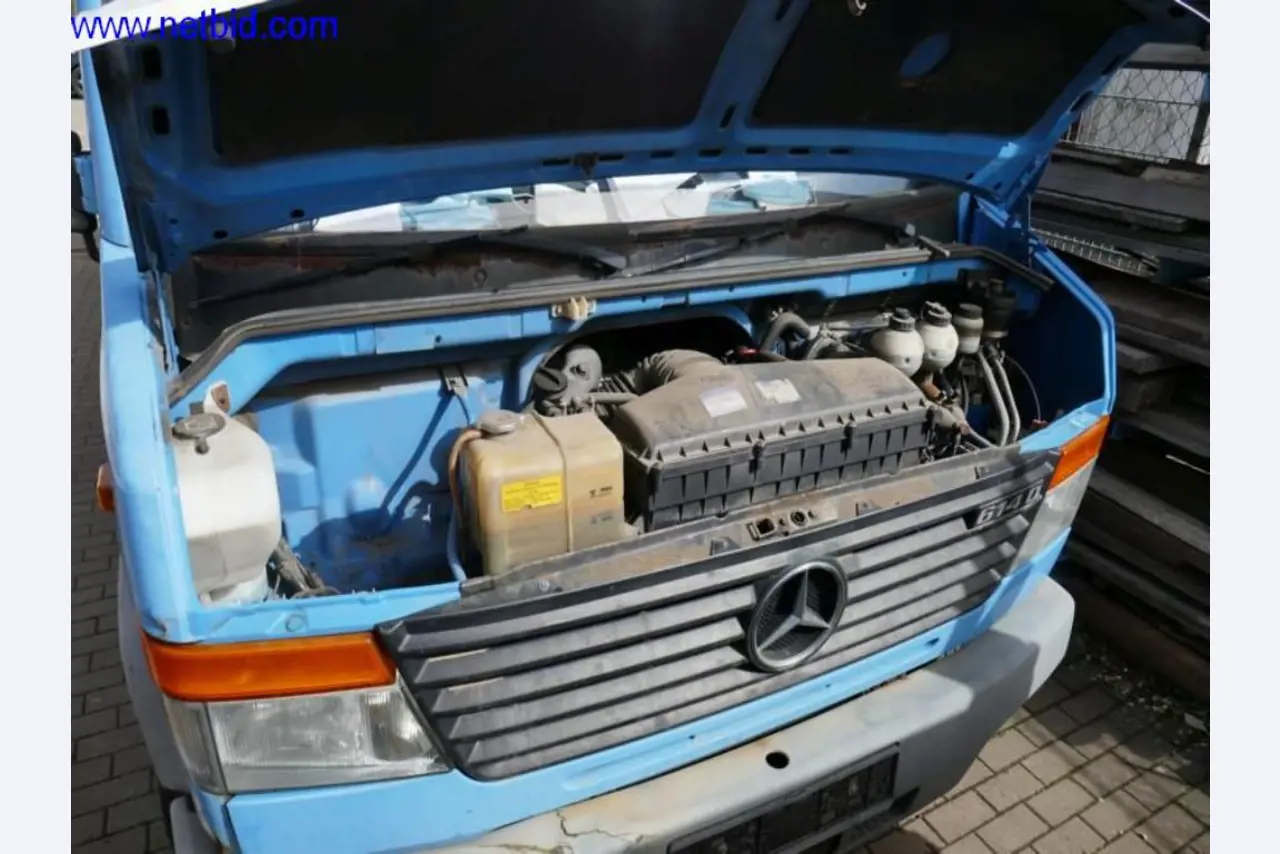 BGA, zaloge, montažni material in vozila iz oddelka za strešne kritine.-14