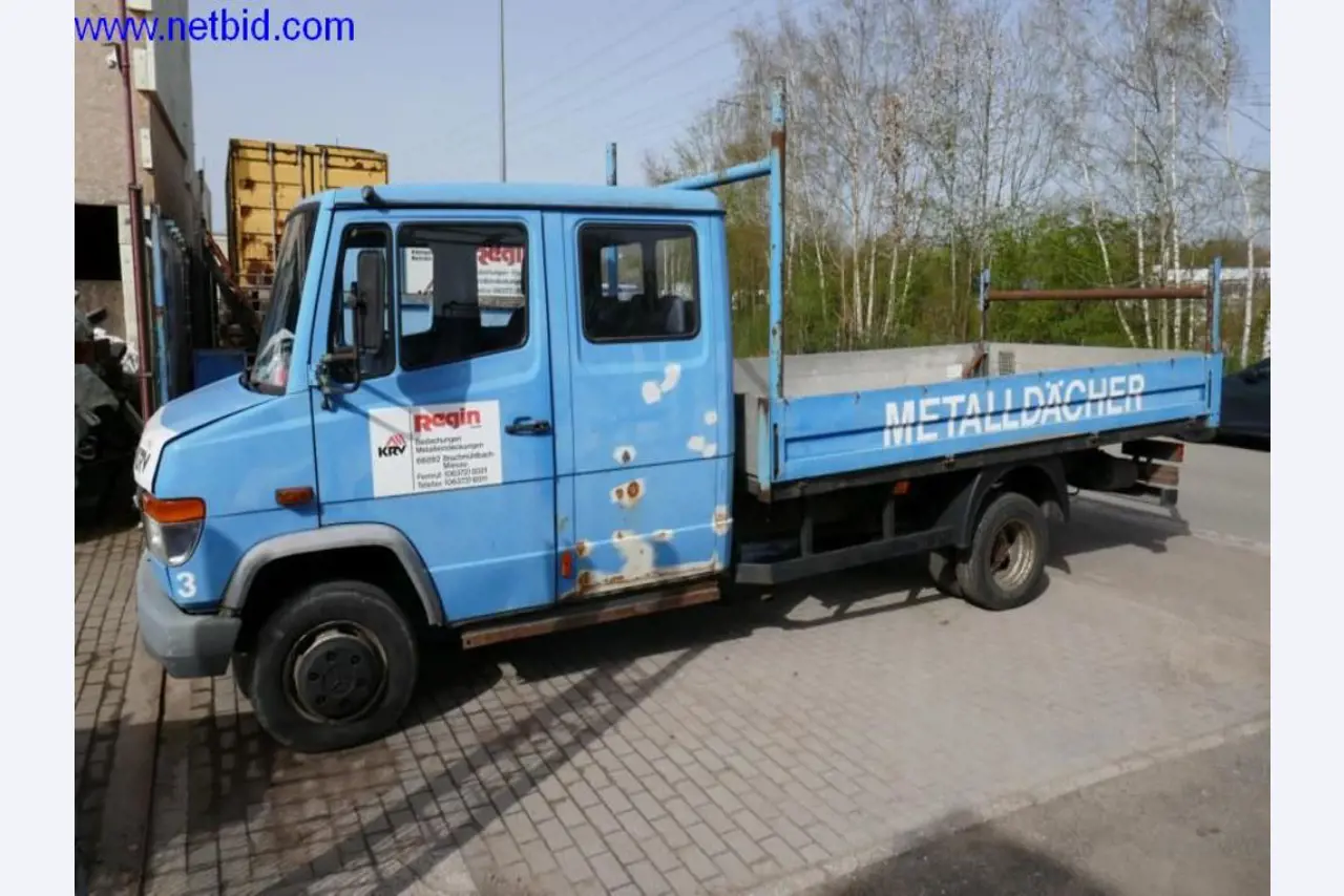 BGA, zaloge, montažni material in vozila iz oddelka za strešne kritine.-1