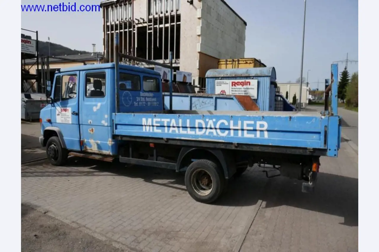 BGA, zaloge, montažni material in vozila iz oddelka za strešne kritine.-2