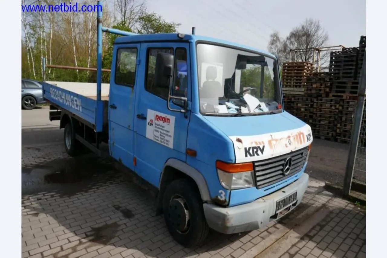 BGA, zaloge, montažni material in vozila iz oddelka za strešne kritine.-3