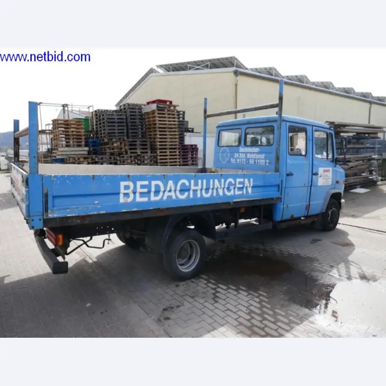 BGA, zaloge, montažni material in vozila iz oddelka za strešne kritine.-4