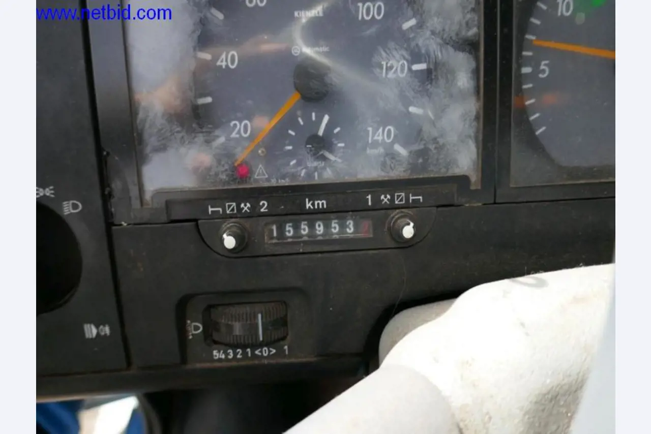 BGA, zaloge, montažni material in vozila iz oddelka za strešne kritine.-6