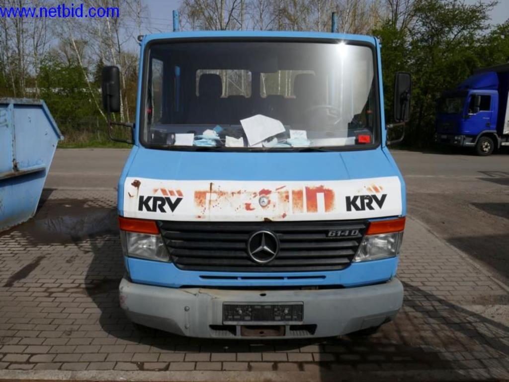 BGA, zaloge, montažni material in vozila iz oddelka za strešne kritine.-7