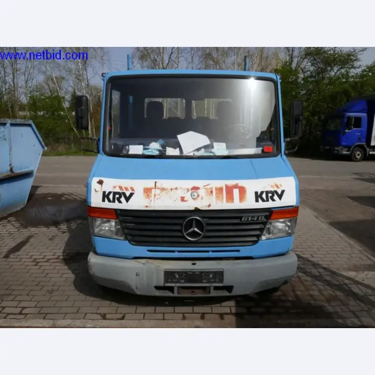 BGA, zaloge, montažni material in vozila iz oddelka za strešne kritine.-7