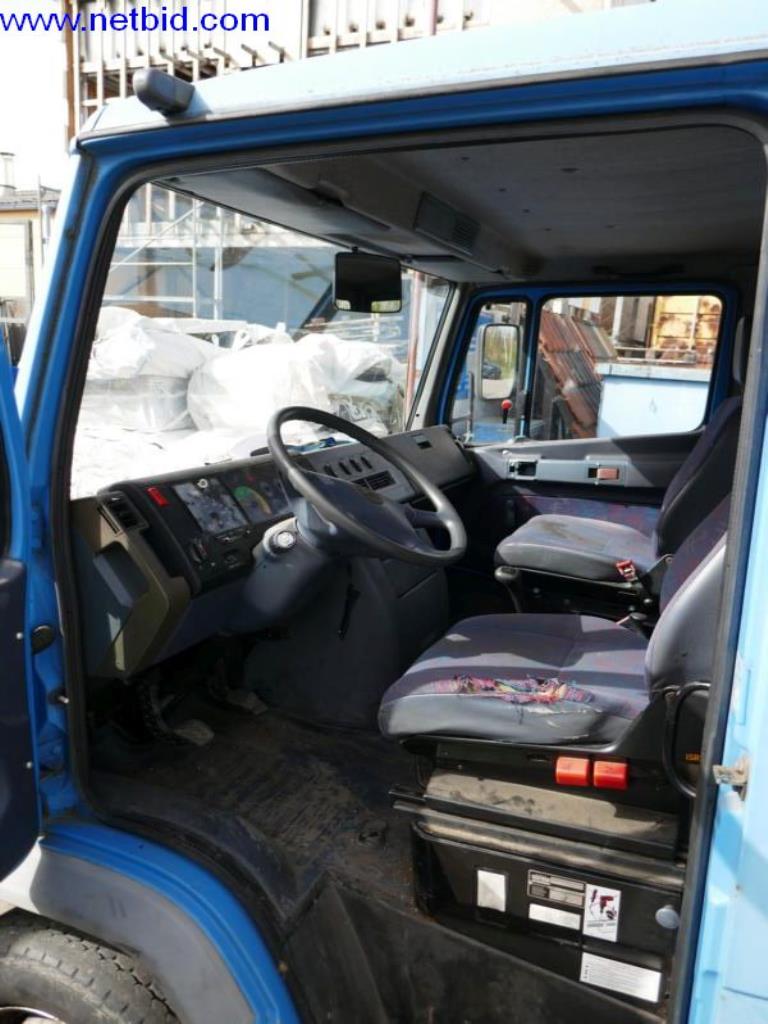 BGA, zaloge, montažni material in vozila iz oddelka za strešne kritine.-8