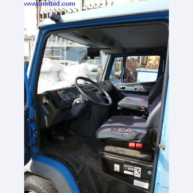 BGA, zaloge, montažni material in vozila iz oddelka za strešne kritine.-8