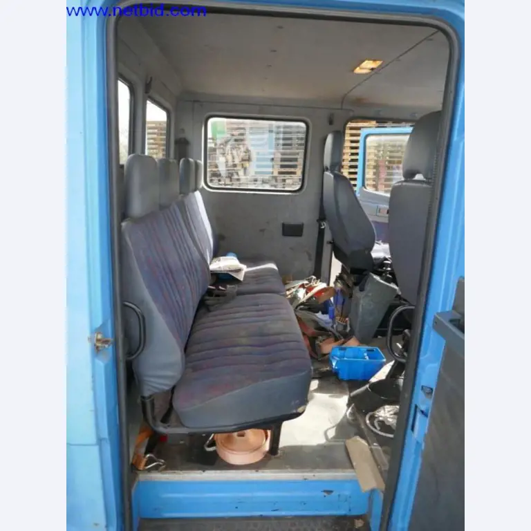 BGA, zaloge, montažni material in vozila iz oddelka za strešne kritine.-9