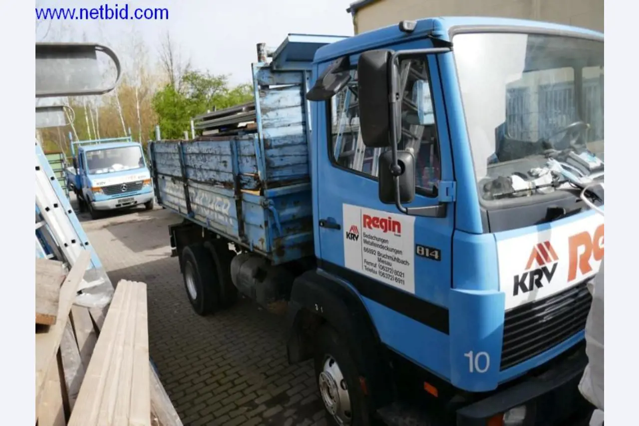 BGA, Warenvorräte, Montagematerial und Fahrzeuge aus dem Bereich Dachdeckerei-1