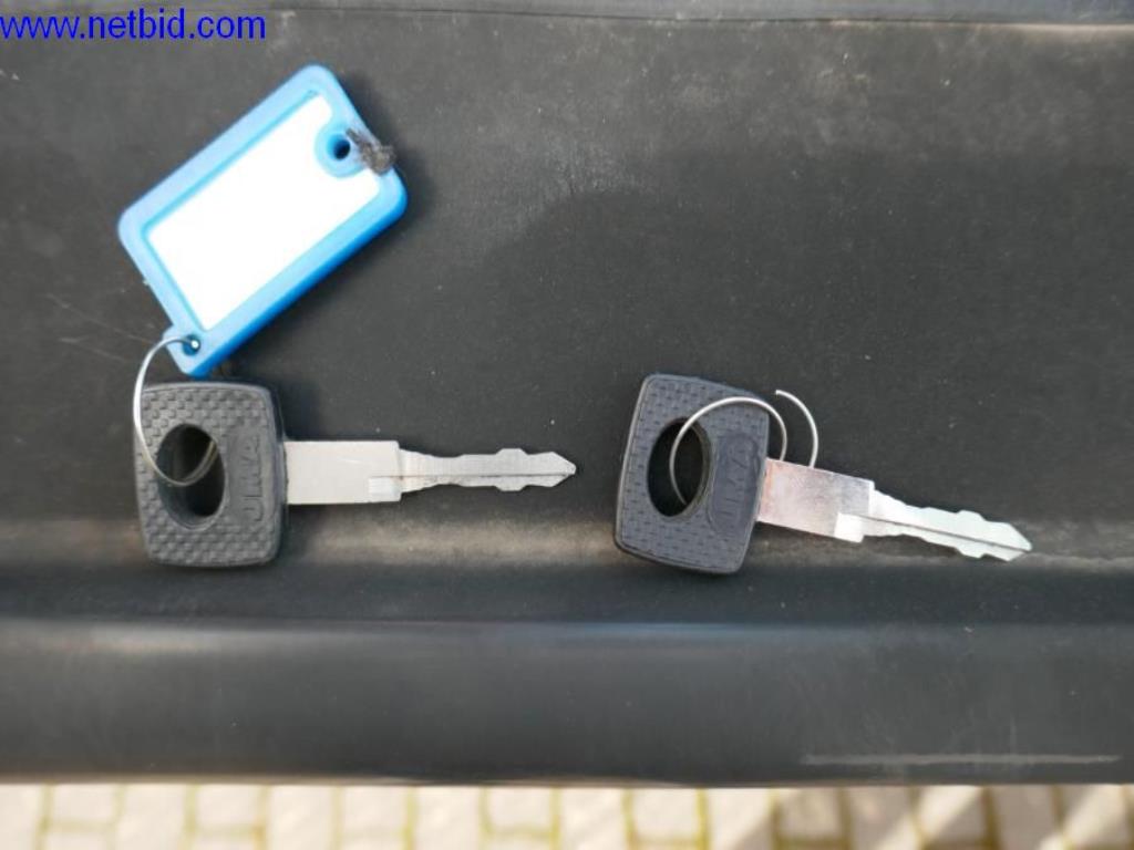 BGA, zapasy, materiały montażowe i pojazdy z działu pokryć dachowych-7