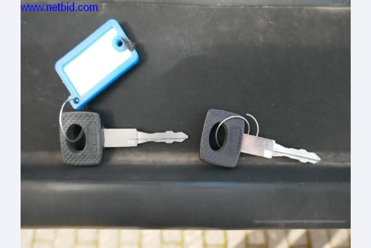 BGA, Warenvorräte, Montagematerial und Fahrzeuge aus dem Bereich Dachdeckerei-7