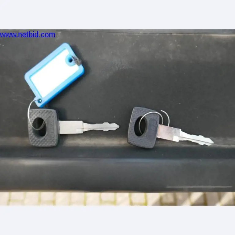 BGA, Warenvorräte, Montagematerial und Fahrzeuge aus dem Bereich Dachdeckerei-7