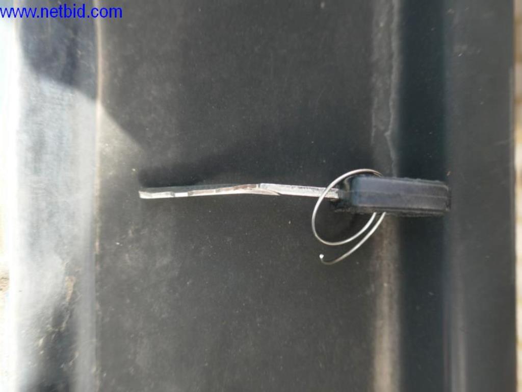 BGA, zapasy, materiały montażowe i pojazdy z działu pokryć dachowych-8