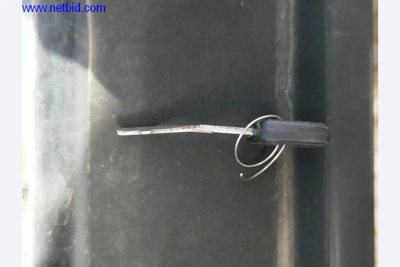 BGA, Warenvorräte, Montagematerial und Fahrzeuge aus dem Bereich Dachdeckerei-8