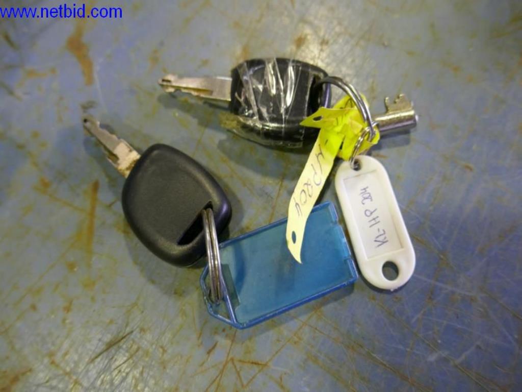 BGA, zapasy, materiały montażowe i pojazdy z działu pokryć dachowych-11