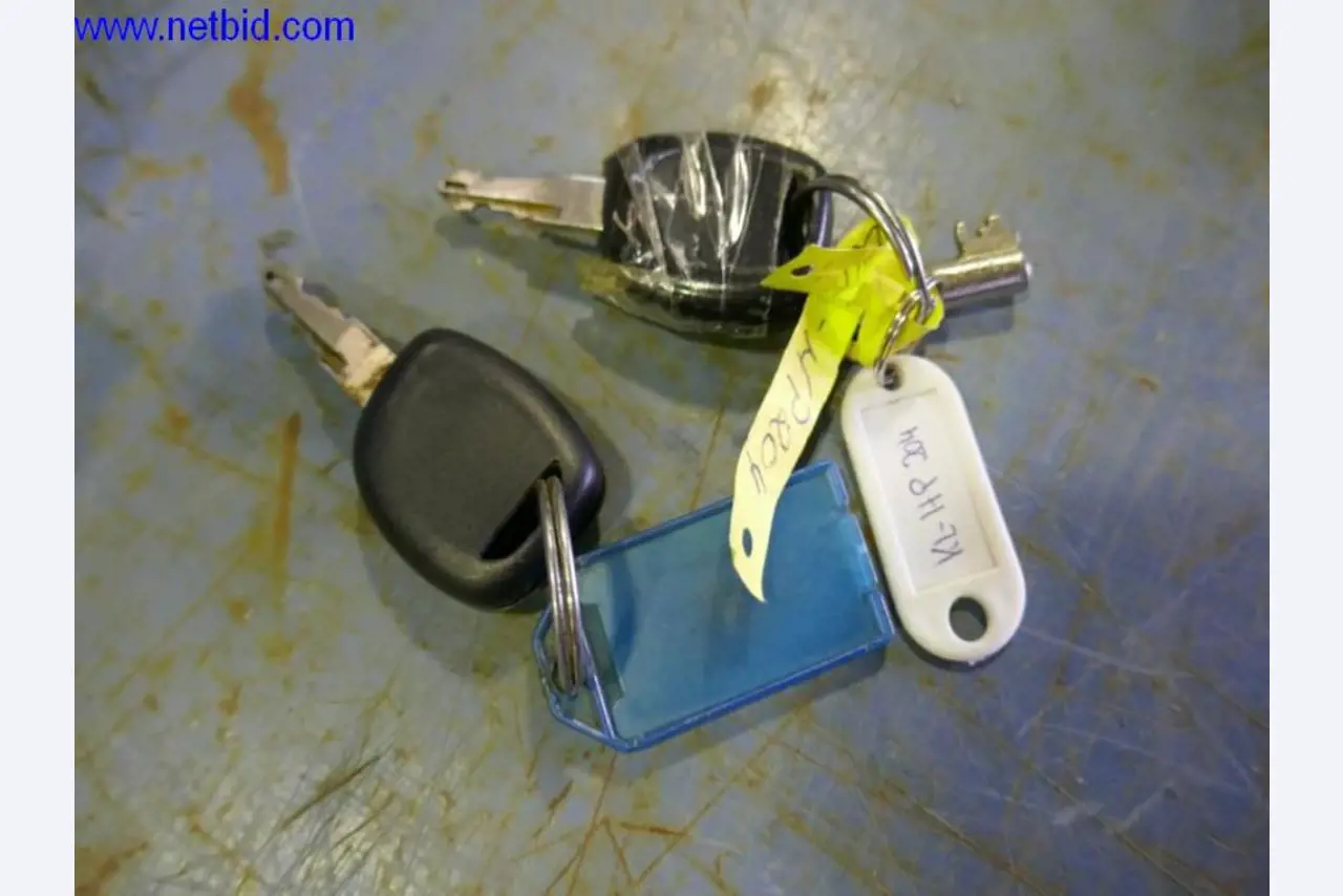 BGA, zapasy, materiały montażowe i pojazdy z działu pokryć dachowych-11