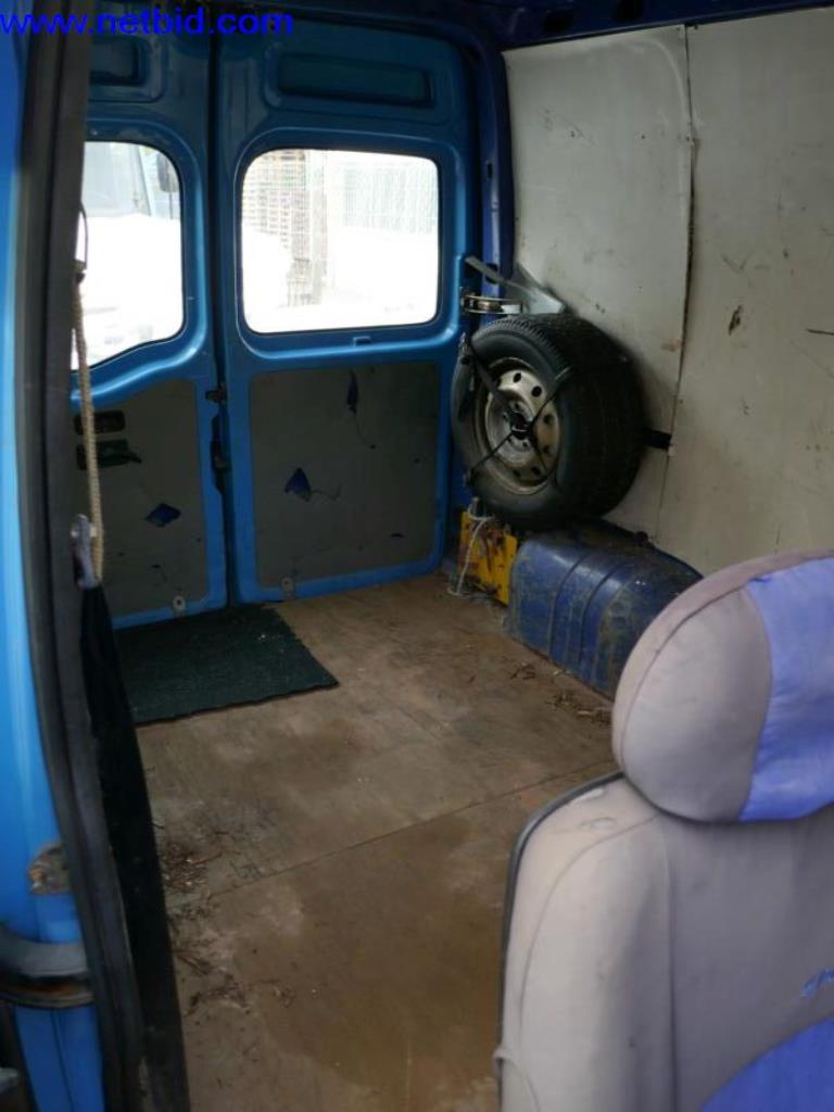 BGA, zapasy, materiały montażowe i pojazdy z działu pokryć dachowych-9