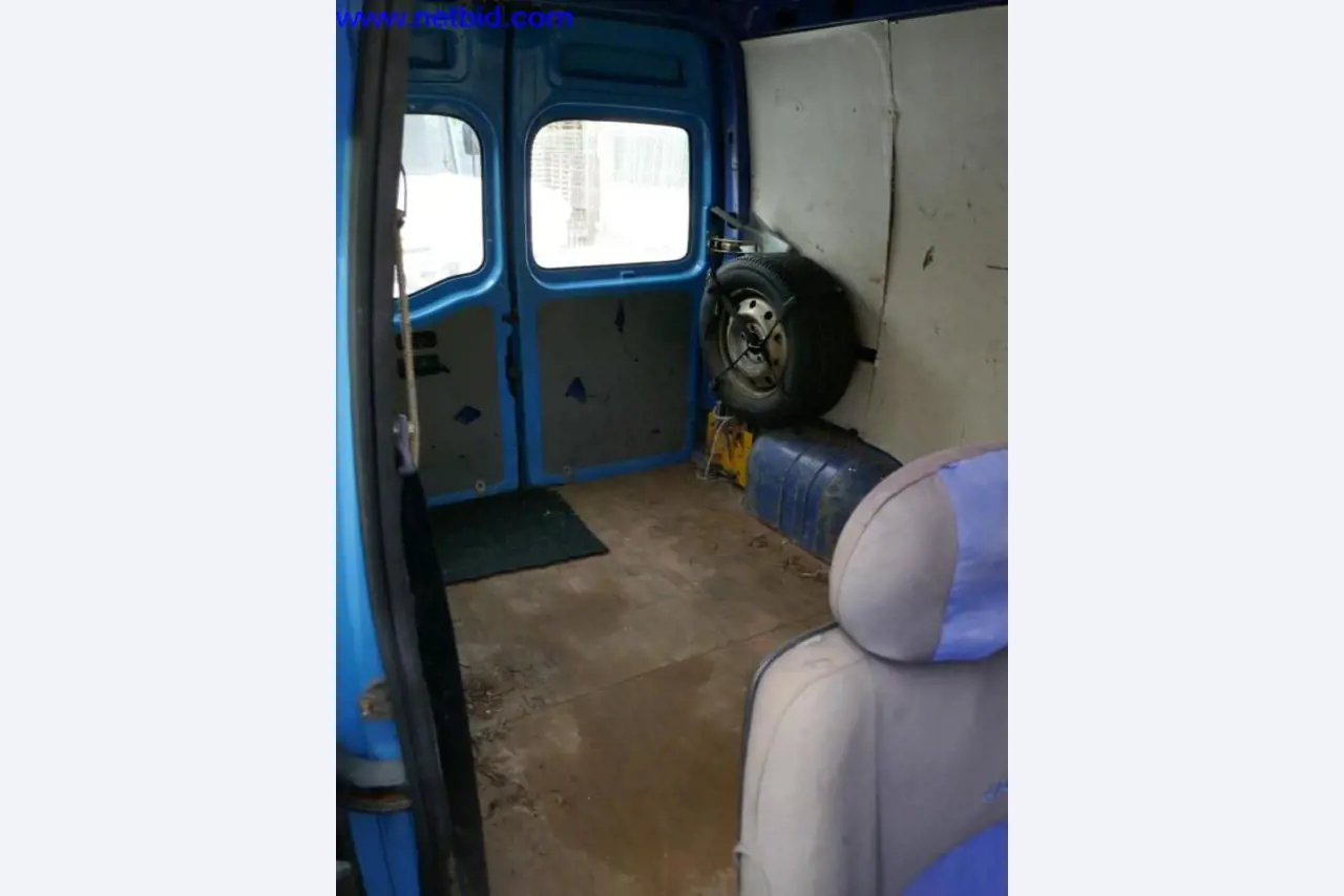 BGA, zapasy, materiały montażowe i pojazdy z działu pokryć dachowych-9