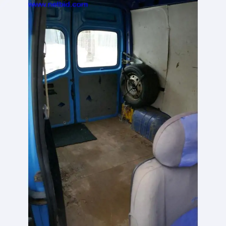 BGA, zapasy, materiały montażowe i pojazdy z działu pokryć dachowych-9