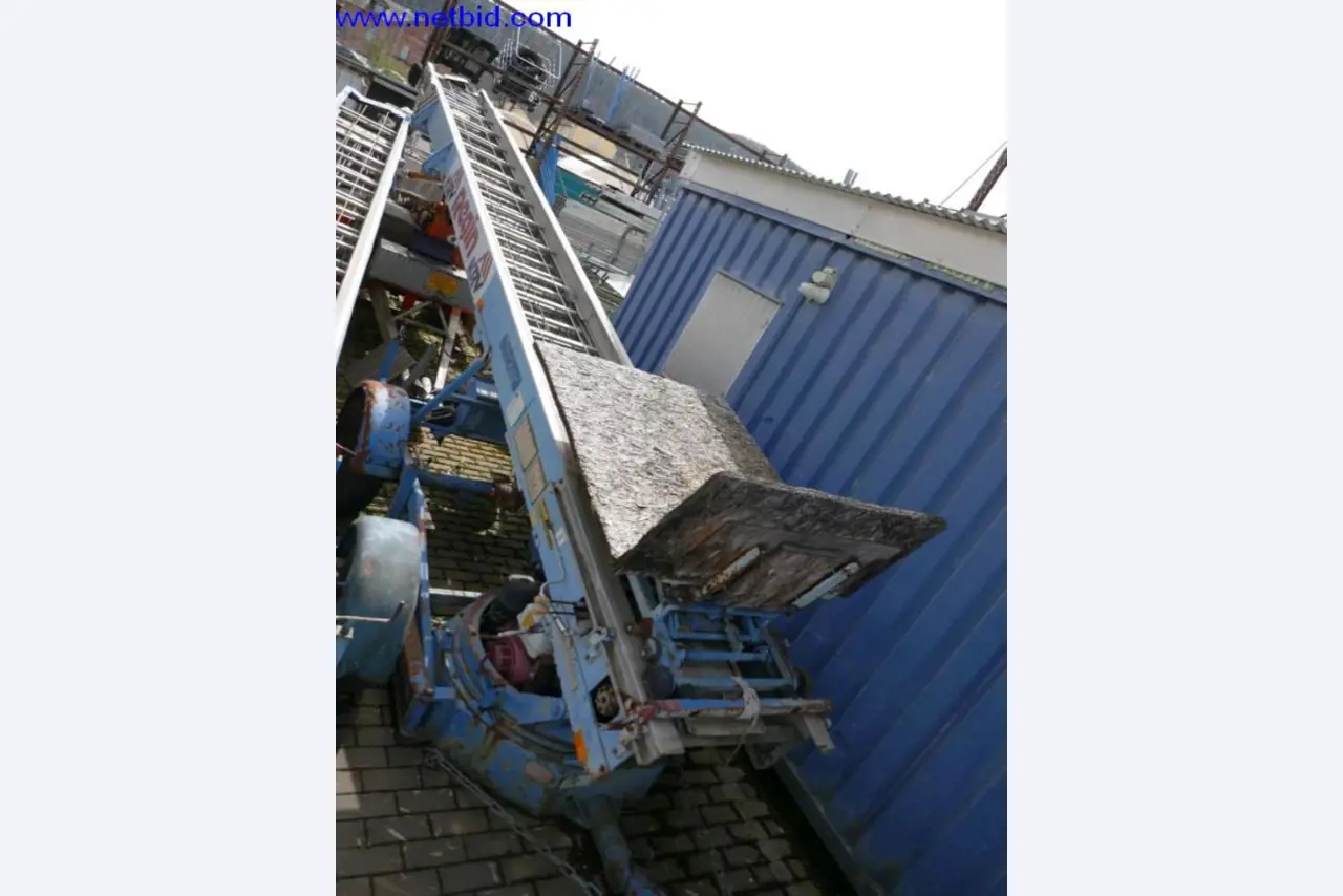 BGA, zásoby, montážní materiál a vozidla z divize střešních krytin.-1