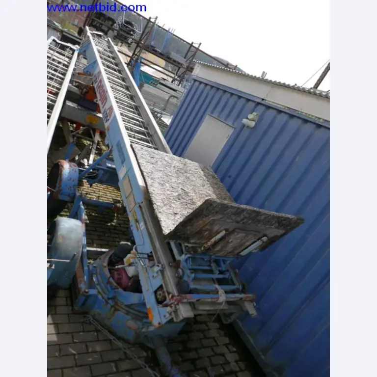 BGA, zásoby, montážní materiál a vozidla z divize střešních krytin.-1