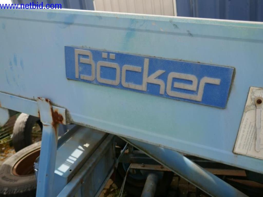 BGA, zásoby, montážní materiál a vozidla z divize střešních krytin.-2