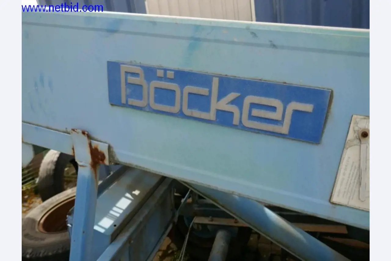 BGA, zásoby, montážní materiál a vozidla z divize střešních krytin.-2